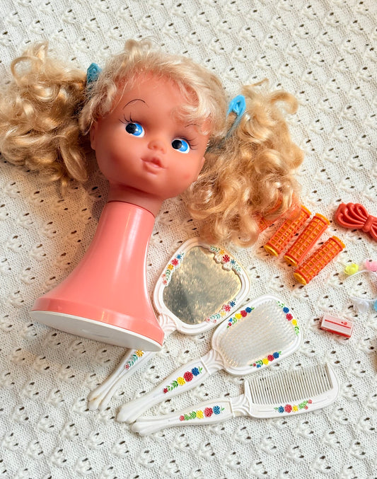1970s Styling Head