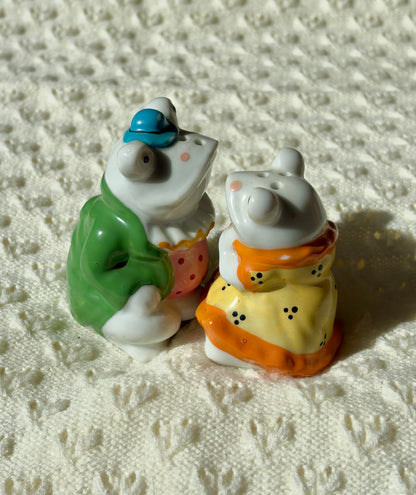 Mr & Mrs Frog Salt n Pepper Shakers